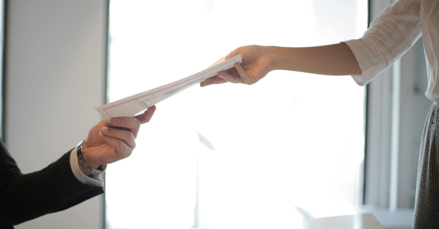 a man gives a woman an accident report